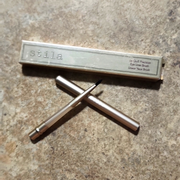Stila La Quill Precision Eyeliner Brush - Picture 3 of 5